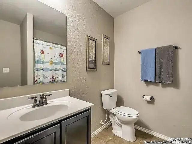 Building Photo - "Spacious 4-Bedroom Oasis with 3 Full Bath...