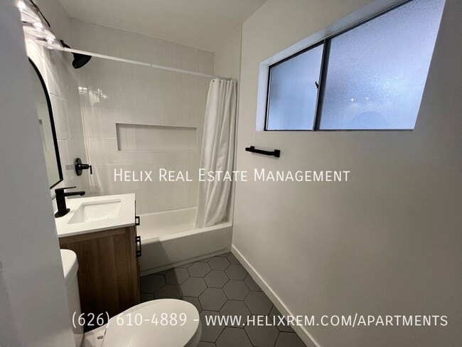 Building Photo - 59 N Oak Ave