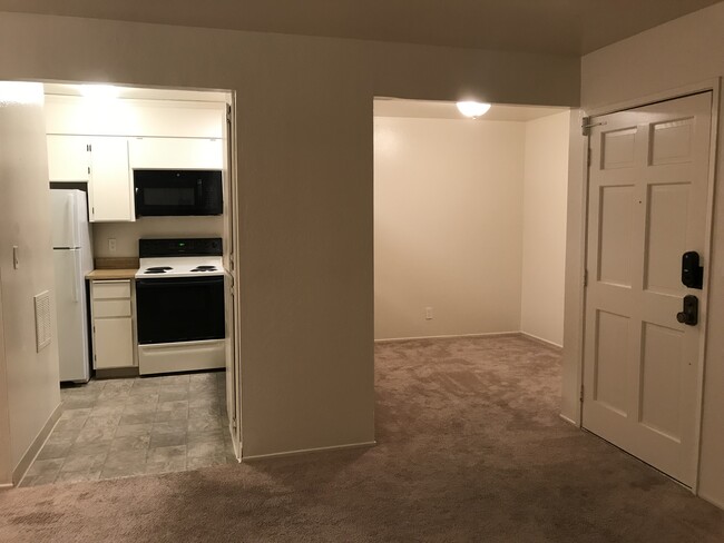 Building Photo - 1177 Honey Trail