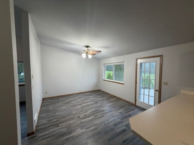 Building Photo - Charming home surrounded by farmlands