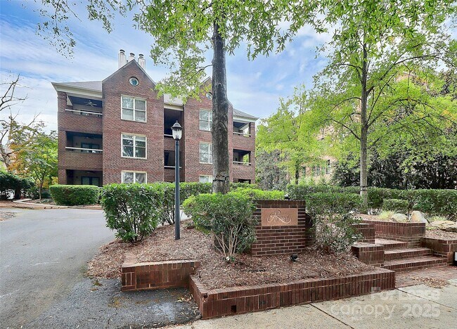 Primary Photo - 2220 Roswell Ave