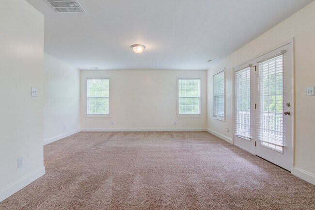 Building Photo - Charming 4 Bed, 3.5 Bath Modern Farmhouse on Expansive Land – Prime Location!