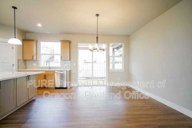 Building Photo - 2659 NE Justus Ave