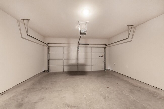 Building Photo - 15419 Maple Ter Dr