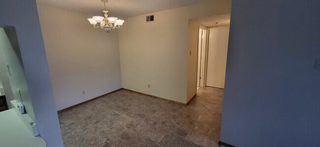 Building Photo - 505 Oppenheimer Dr