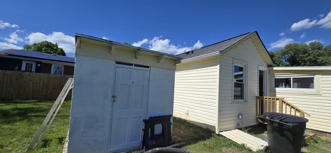 Building Photo - 7114 South Dr NW