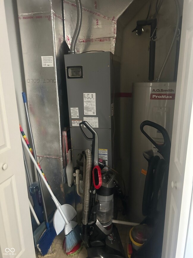 Building Photo - 720 Bluff Creek Dr