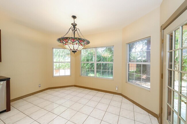 Building Photo - 503 W Avon Ct