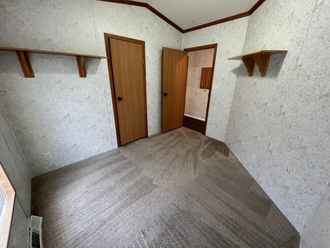 Building Photo - 3 Bedroom 2 Bath High-End Mobile Home with...