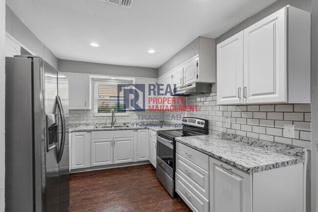 Building Photo - Beautiful 3 Bed-2 Bath Home in a Great Loc...