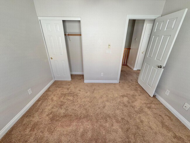 Building Photo - HERE'S THE PERFECT PLACE TO CALL HOME! 3 BEDROOM 2.5 BATHROOM TWO STORY TOWNHOUSE,