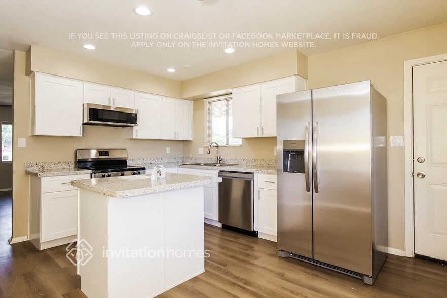 Building Photo - 8422 N 42nd Dr
