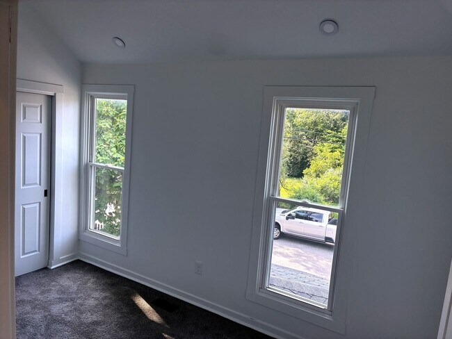 Building Photo - 1378 E Fulton St