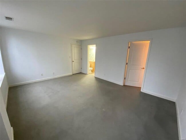 Building Photo - 5330 Pershing Ave