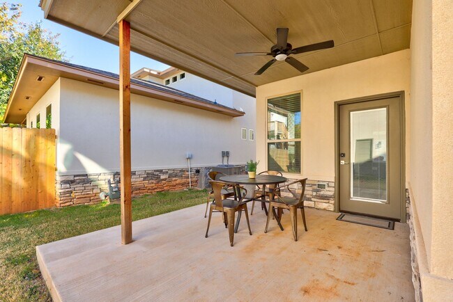Building Photo - Stunning 4 Bedroom 3 Bath Home