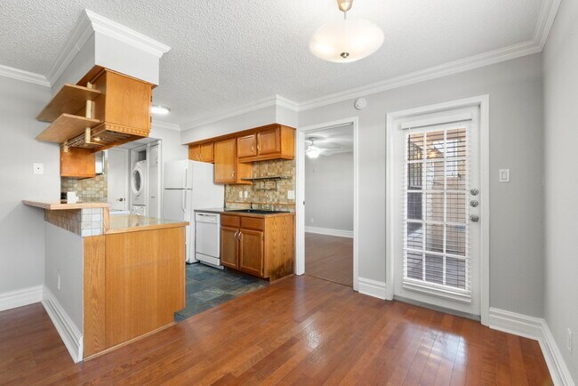 Building Photo - 2750 Holly Hall St