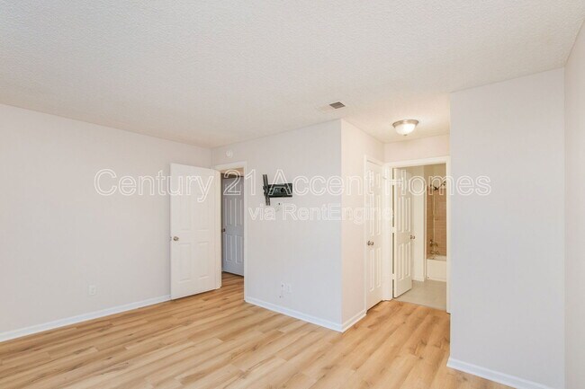 Building Photo - 12113 Greenway Ct