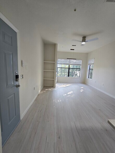 Building Photo - 6137 Metrowest Blvd