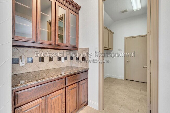 Building Photo - 350 Pine Valley Dr