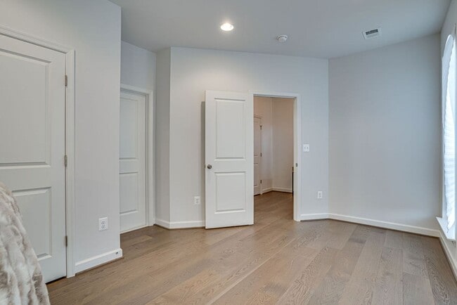 Building Photo - Luxury Townhome with Stunning Views and Prime Location For Sale or For Rent near National Harbor
