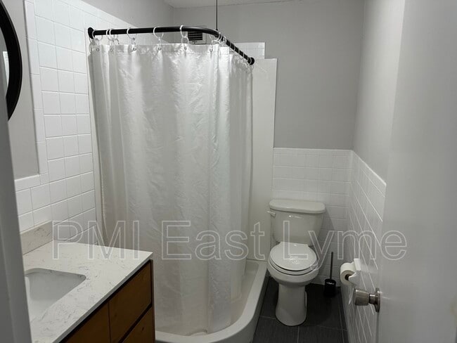 Building Photo - 292 Pequot Ave