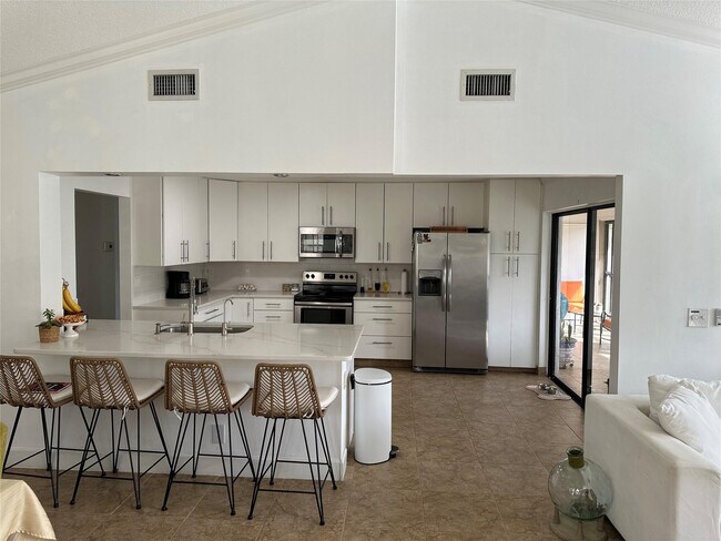 Building Photo - 3024 Lucerne Park Dr