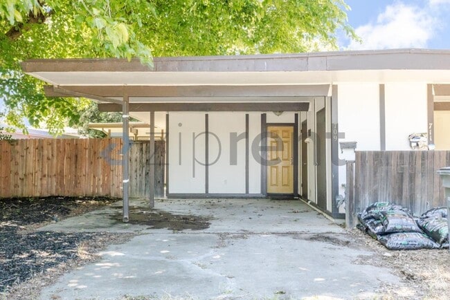 Building Photo - 709 Adeline Pl