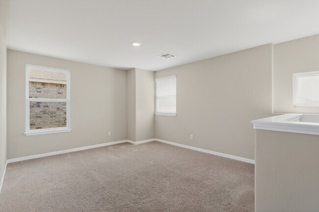Building Photo - Spacious 4BR/2.5BA Home in El Reno — 2,213 Sq Ft, Move-In Ready