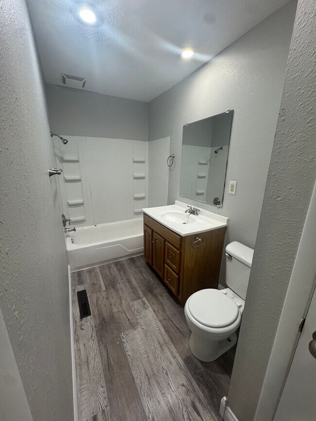 Building Photo - 2850 N Campbell Ave