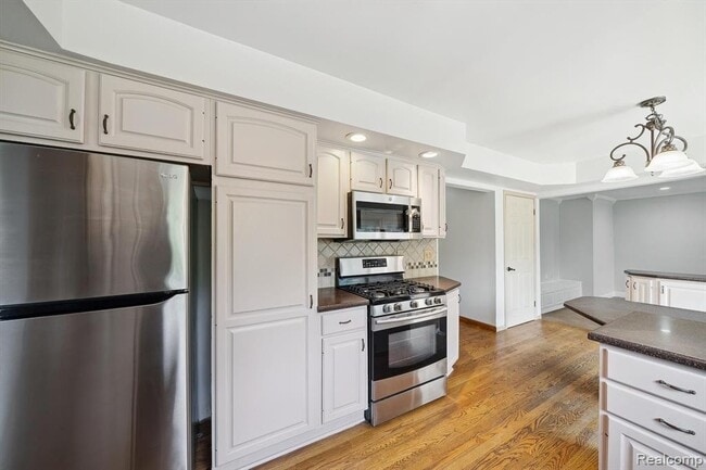 Building Photo - 7302 Parkway Ct