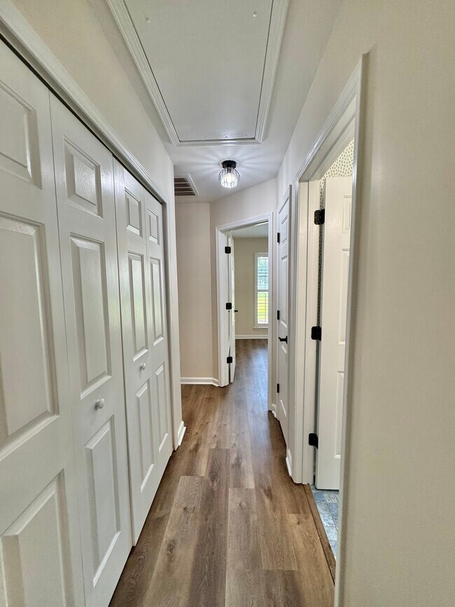 Building Photo - Tayser Rental
