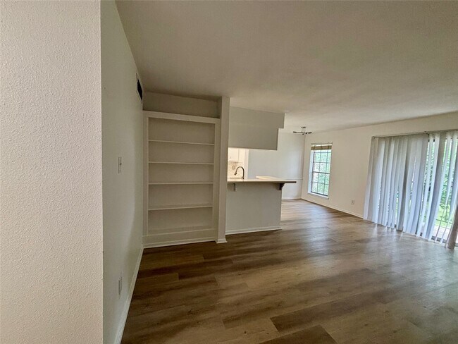 Building Photo - 2800 Jeanetta St