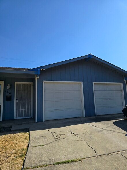 Exterior view - 144 W Alexander Ave