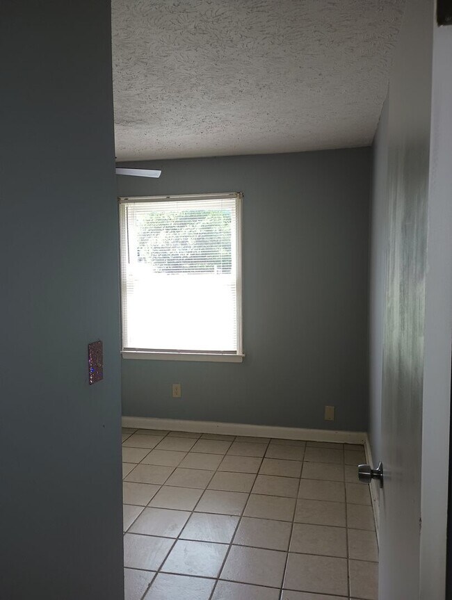 Building Photo - 224 Southlawn Dr