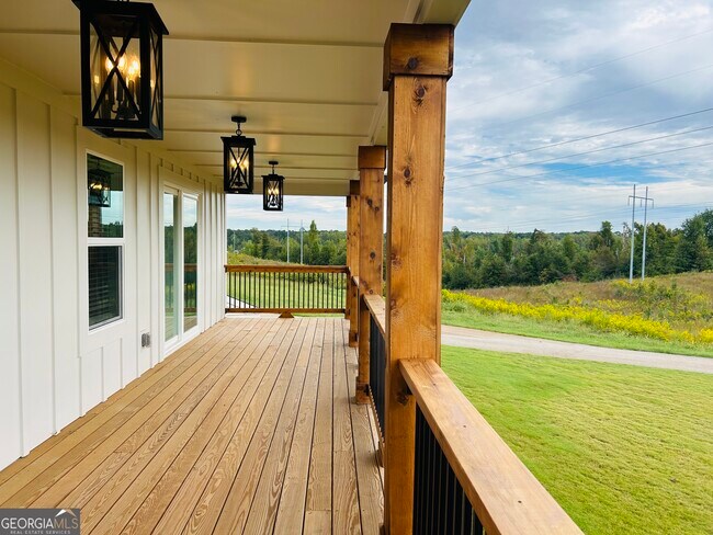 Building Photo - 425 Smokey Rd