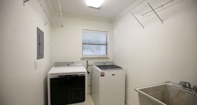 Building Photo - 3 Bedroom 3 Bath Executive Home in Mountai...