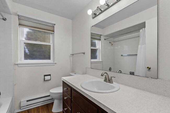 Building Photo - 3616 33rd Ave W
