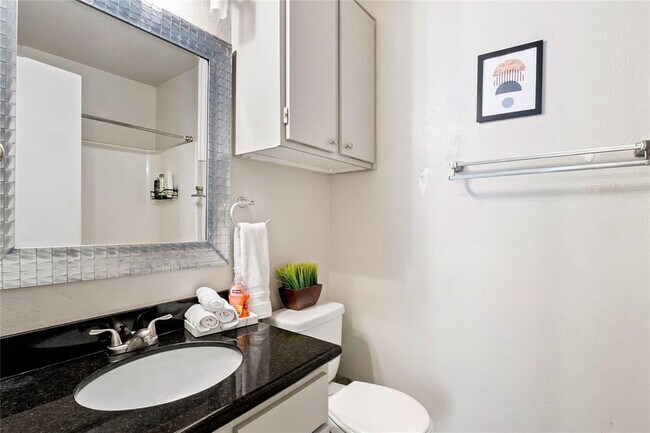 Building Photo - 7203 Barnsdale Way