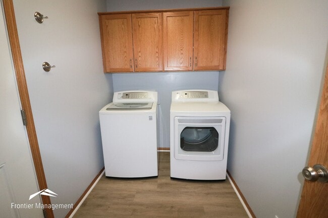 Building Photo - 3 Bedroom Ranch-Style Home in Quiet Neighb...