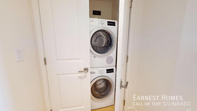 Building Photo - 400 S Broadway