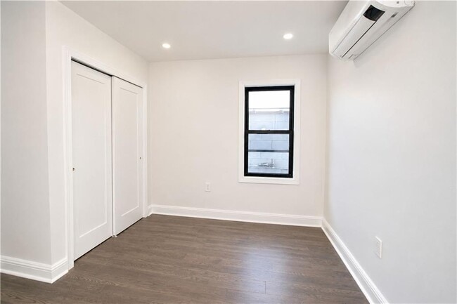 Building Photo - 2171 Hendrickson St
