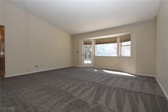 Building Photo - 6605 Vicuna Dr