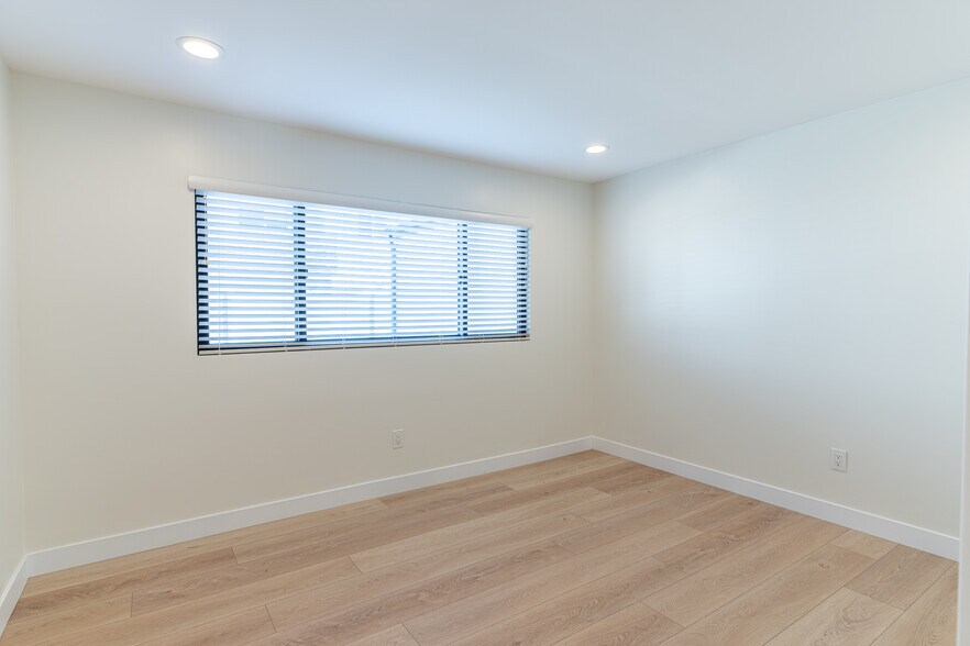 Bedroom 1 - 5430 Driftwood St