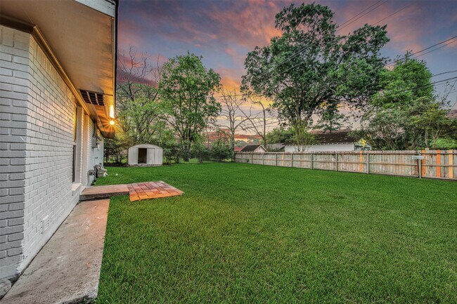 Building Photo - 4421 Lido Ln