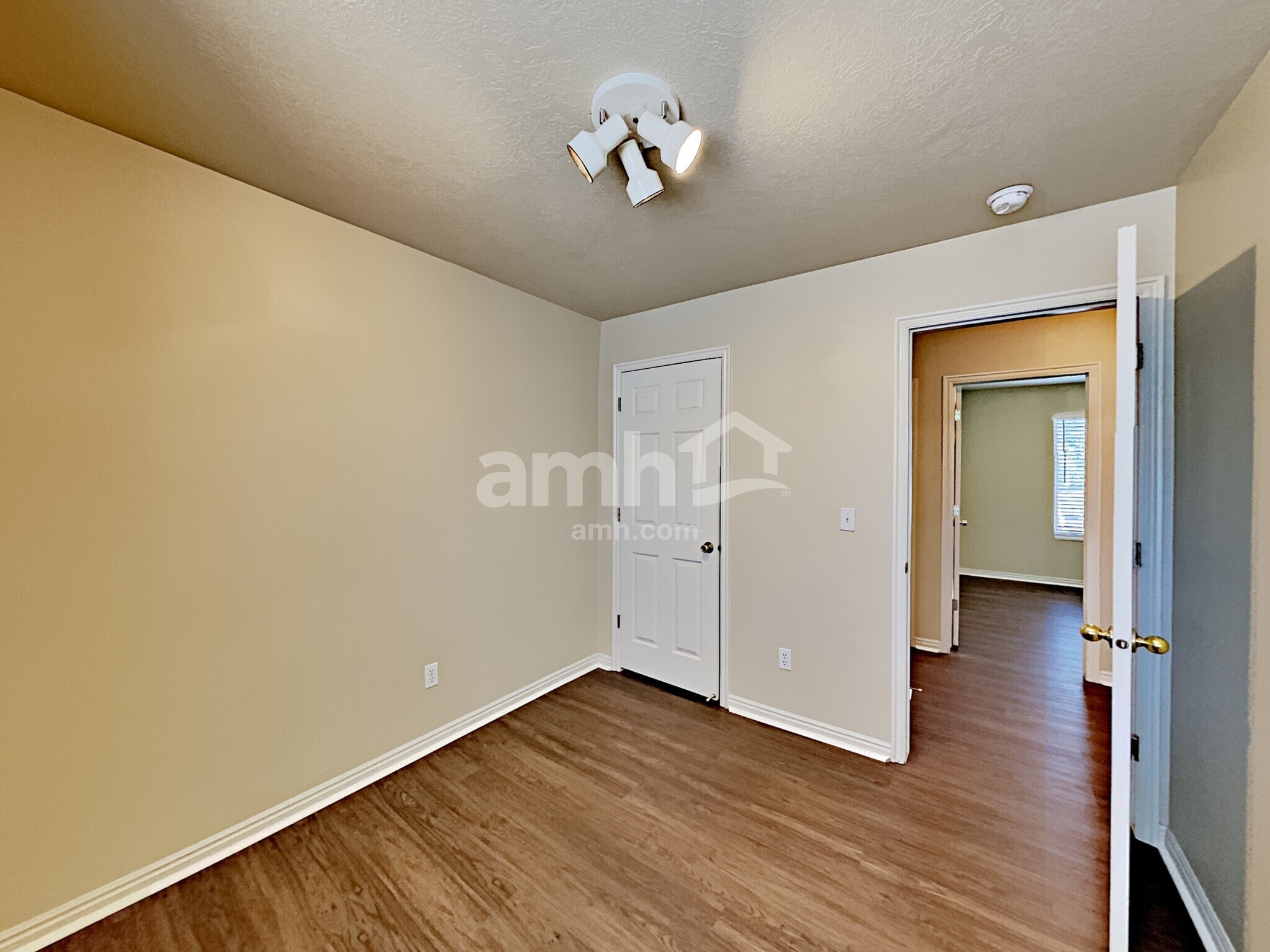 Building Photo - 1365 E 150 S