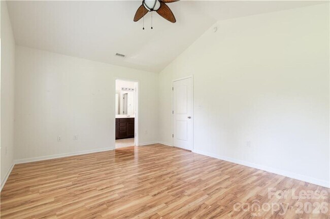 Building Photo - 108 Lookout Point Pl