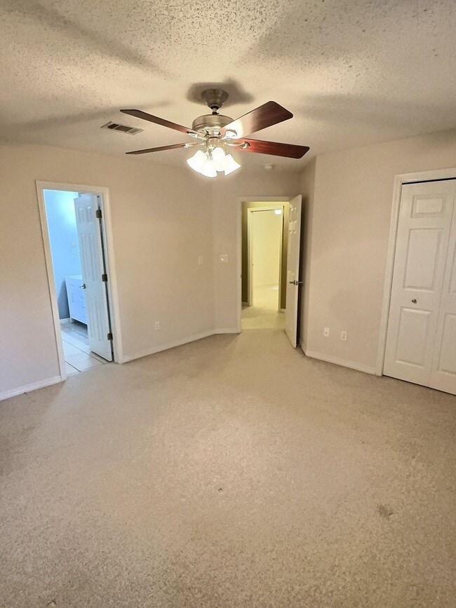 Building Photo - Ocean Springs home with convenient location!