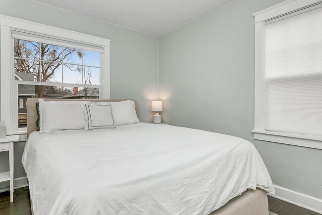Building Photo - North End Beauty with Bonus Space & Garage!