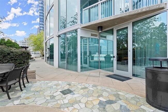 Building Photo - 3324 Peachtree Rd NE