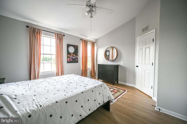 Building Photo - 46893 Eaton Terrace